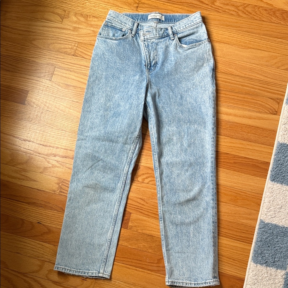 Abercrombie 90s straight ultra high rise